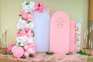 Ścianka balonowa na chrzciny dla dziewczynki
