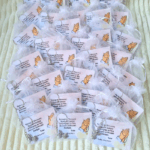 Podziękowanie komunijne z brelokiem z aniołkiem