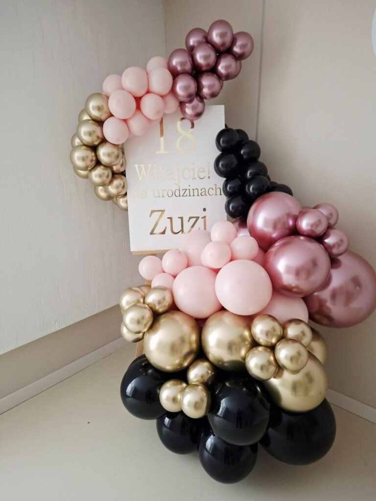 Balonowy słupek z tabliczką na osiemnastkę – Poddębice