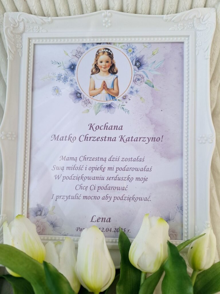 Podziękowanie w białej ramce z ilustracją dziewczynki