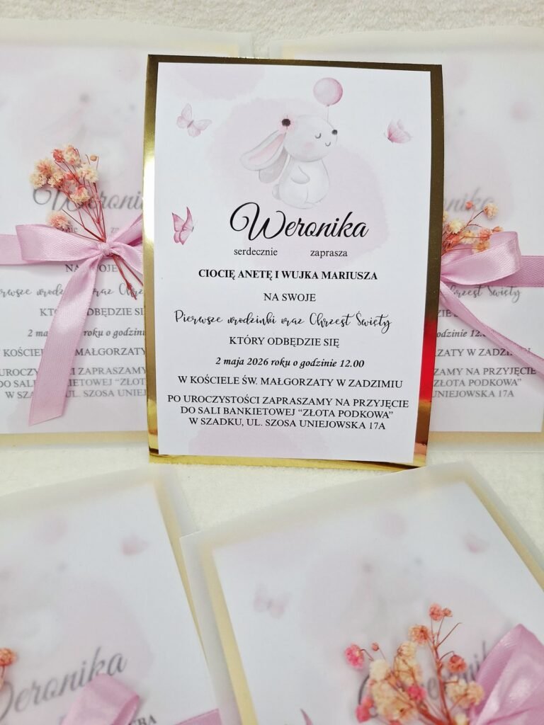 Zaproszenie na chrzest z różową kokardą